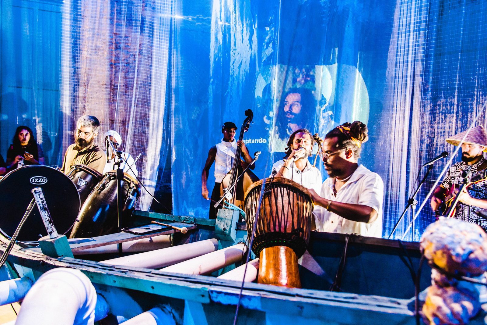 Tocando o Barco 1 na galeria A Gentil Carioca